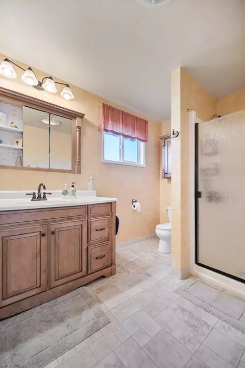 Bath - 2795 Ball Rd, Eagle Point, OR 97524 photo 1 of 4