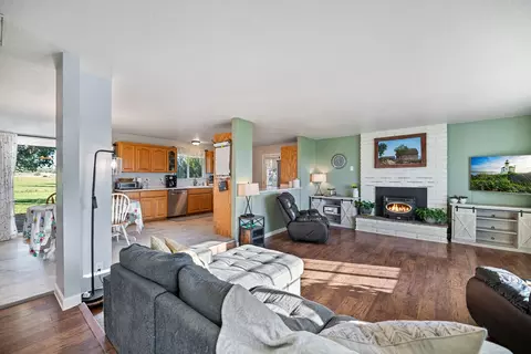 Living - 2795 Ball Rd, Eagle Point, OR 97524 photo 1 of 1