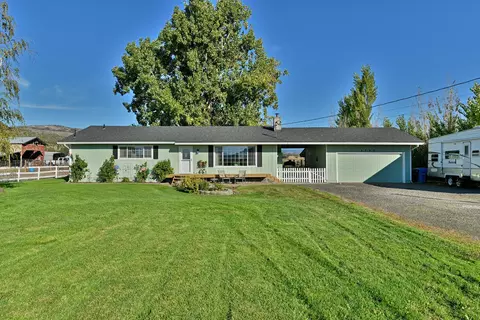 2795 Ball Rd, Eagle Point, OR 97524
