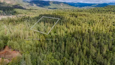 211 Peaceful Valley Ln, Grants Pass, OR 97527