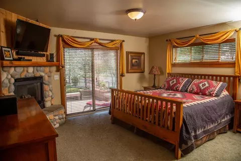Bedroom - 61416 Cougar Trl, Bend, OR 97701 photo 1 of 4