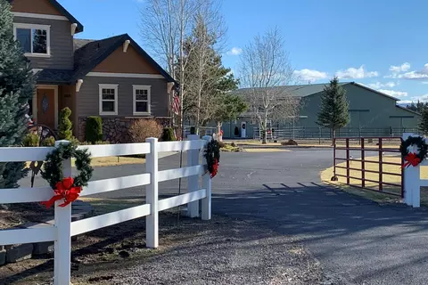 Exterior - 61416 Cougar Trl, Bend, OR 97701 photo 2 of 15