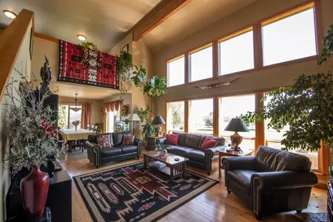 Living - 61416 Cougar Trl, Bend, OR 97701 photo 1 of 4