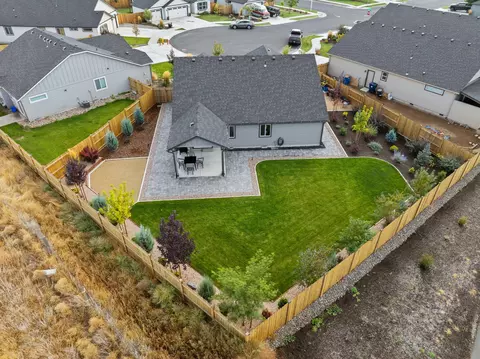 3565 NW 9th Ct, Redmond, OR 97756