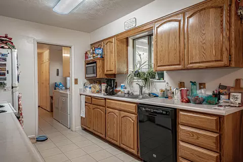 614 W Gregory Rd, Central Point, OR 97502 photo 3