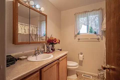 614 W Gregory Rd, Central Point, OR 97502 photo 9