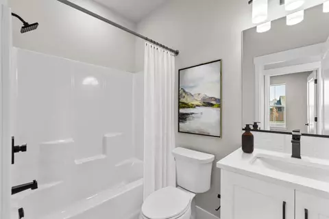 Bath - 60944 SE Apollo Pl, Bend, OR 97702 photo 2 of 2