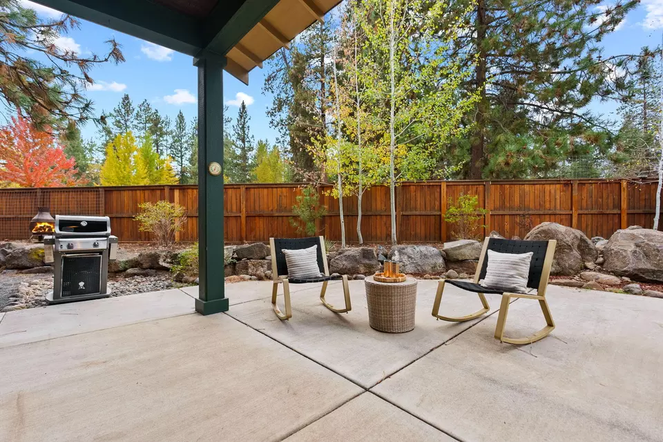 Exterior - 450 S Timber Creek Dr, Sisters, OR 97759 photo 8 of 15