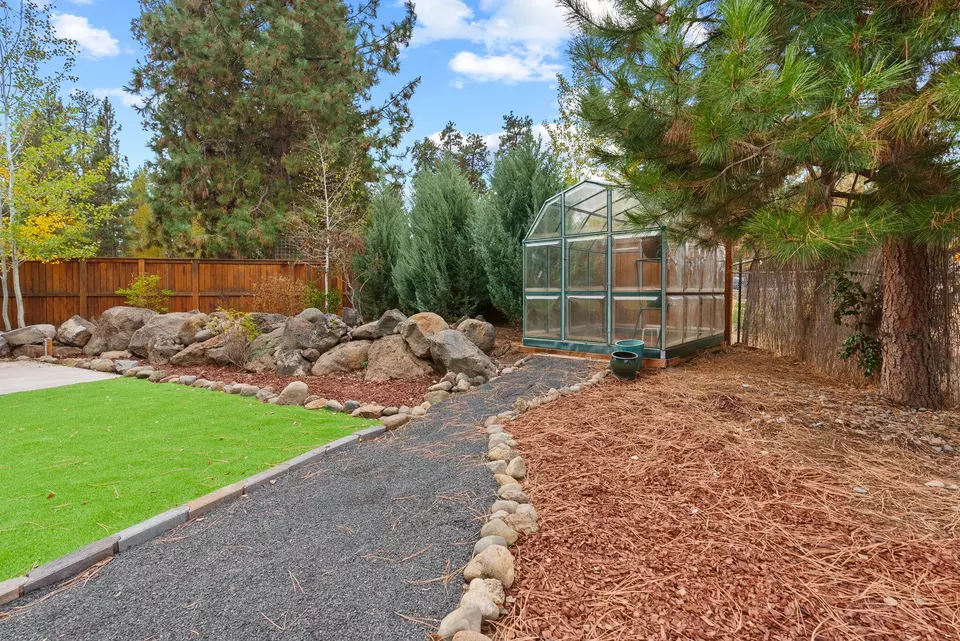 Exterior - 450 S Timber Creek Dr, Sisters, OR 97759 photo 11 of 15