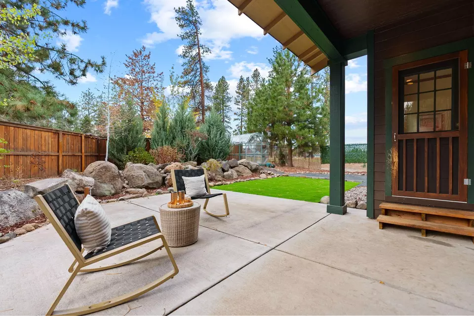 Exterior - 450 S Timber Creek Dr, Sisters, OR 97759 photo 2 of 15