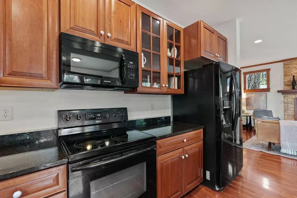 Kitchen - 450 S Timber Creek Dr, Sisters, OR 97759 photo 5 of 6