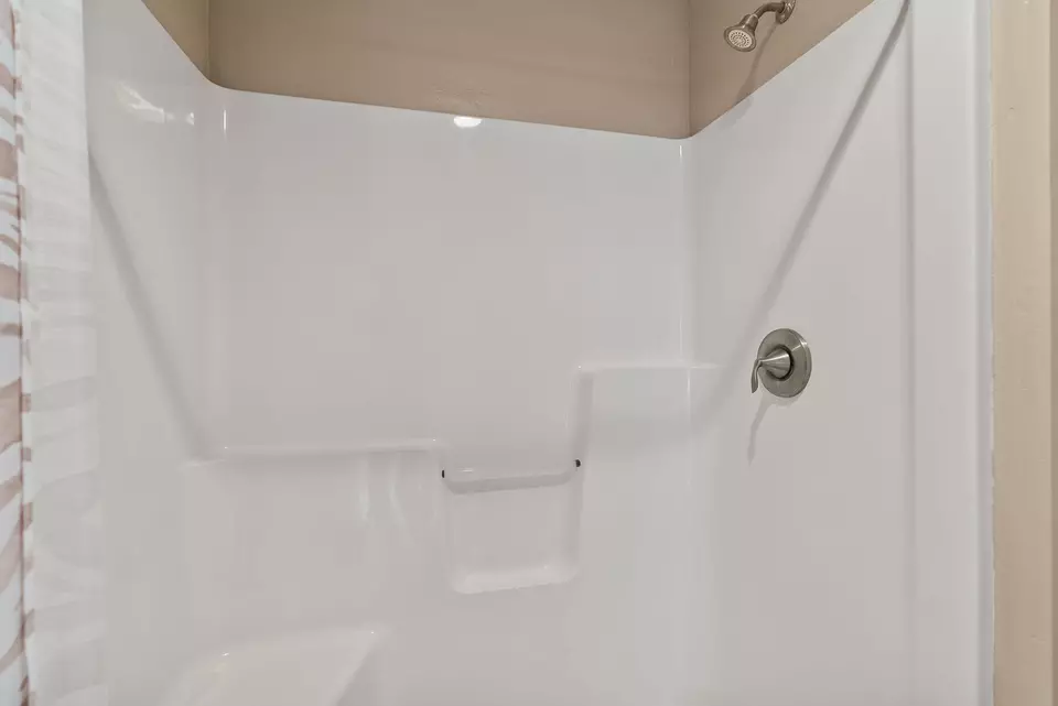 Bath - 450 S Timber Creek Dr, Sisters, OR 97759 photo 4 of 6