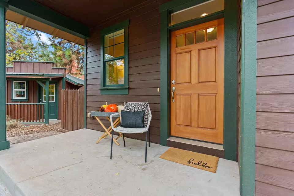 Exterior - 450 S Timber Creek Dr, Sisters, OR 97759 photo 5 of 15