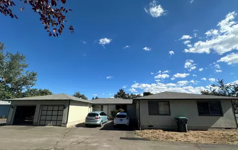 1167 Skeeters Ln, Medford, OR 97504