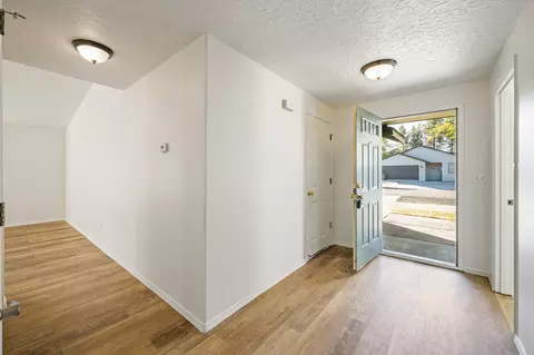 Entry Way - 16470 Cassidy Dr, La Pine, OR 97739 photo 4 of 4