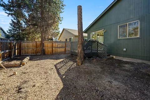 Exterior - 16470 Cassidy Dr, La Pine, OR 97739 photo 4 of 5