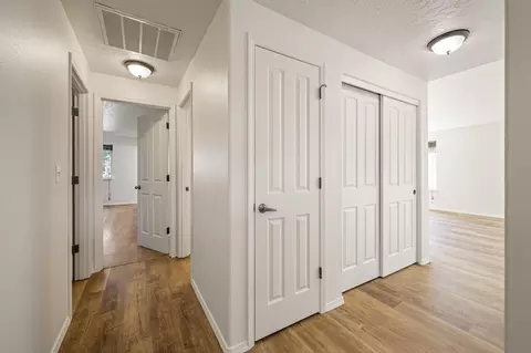 Entry Way - 16470 Cassidy Dr, La Pine, OR 97739 photo 1 of 4