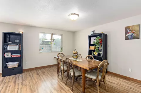 Dining - 208 Northview Dr, Eagle Point, OR 97524 photo 2 of 3