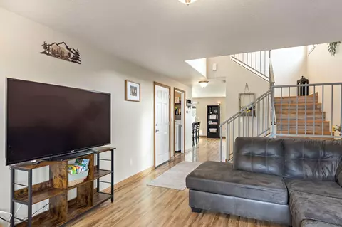Living - 208 Northview Dr, Eagle Point, OR 97524 photo 2 of 2