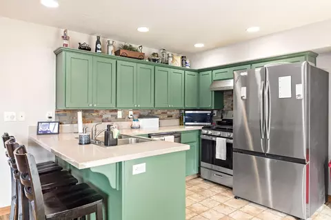 Kitchen - 208 Northview Dr, Eagle Point, OR 97524 photo 2 of 3