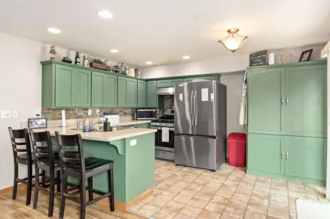 Kitchen - 208 Northview Dr, Eagle Point, OR 97524 photo 1 of 3