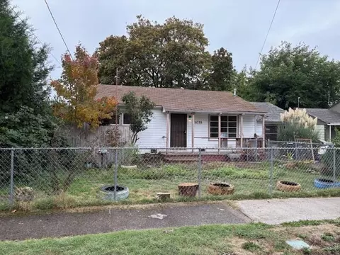 1035 SW J St, Grants Pass, OR 97526