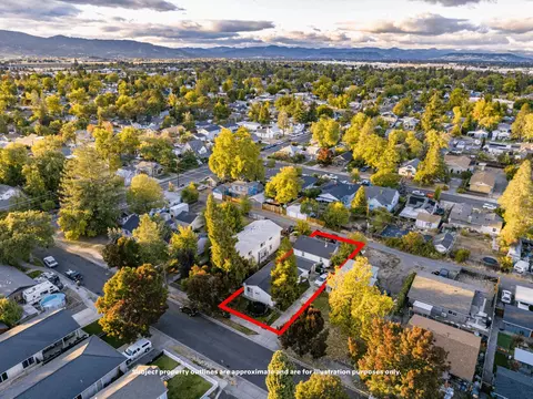 1036 W 12th St, Medford, OR 97501
