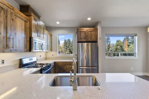 Kitchen - 748 NE Vail Ln, Bend, OR 97701 photo 3 of 4