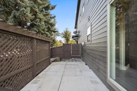 Exterior - 748 NE Vail Ln, Bend, OR 97701 photo 5 of 7