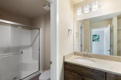 Bath - 748 NE Vail Ln, Bend, OR 97701 photo 5 of 5