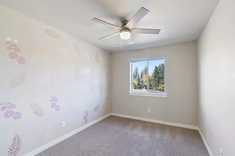Bedroom - 748 NE Vail Ln, Bend, OR 97701 photo 3 of 8