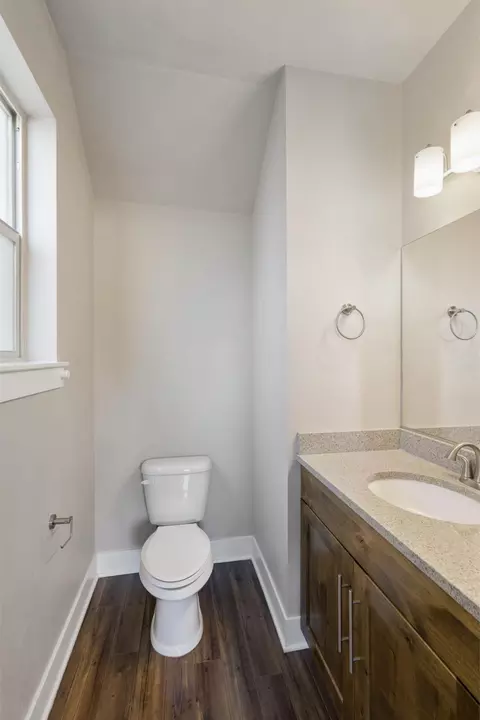 Bath - 748 NE Vail Ln, Bend, OR 97701 photo 2 of 5