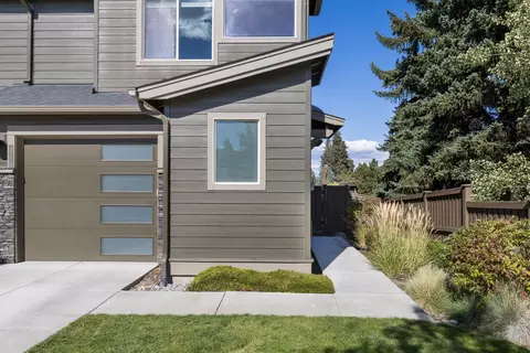 Exterior - 748 NE Vail Ln, Bend, OR 97701 photo 2 of 7
