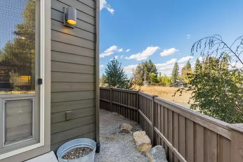 Exterior - 748 NE Vail Ln, Bend, OR 97701 photo 6 of 7