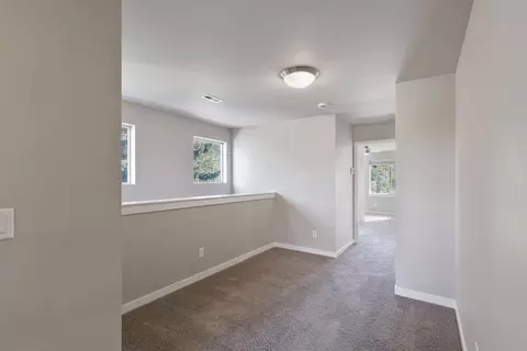 Entry Way - 748 NE Vail Ln, Bend, OR 97701 photo 3 of 5
