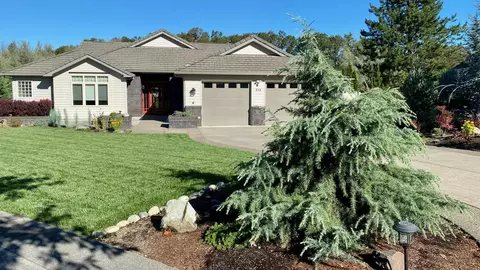 213 Princeville Dr, Eagle Point, OR 97524