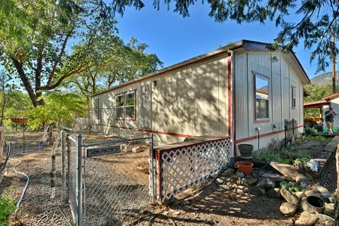 280 Knights Xing, Grants Pass, OR 97526