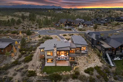 View/Area - 19107 Cartwright Ct, Bend, OR 97702 photo 2 of 4