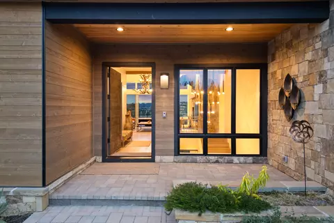 Entry Way - 19107 Cartwright Ct, Bend, OR 97702 photo 1 of 4