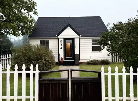 3347 Cloverlawn Dr, Grants Pass, OR 97527