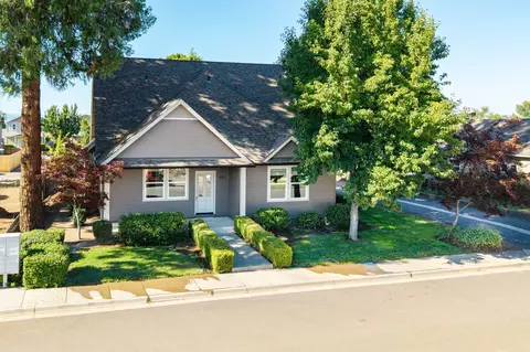 349 Cascade Dr, Central Point, OR 97502