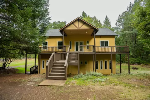 709 Pinewood Way, Cave Junction, OR 97523