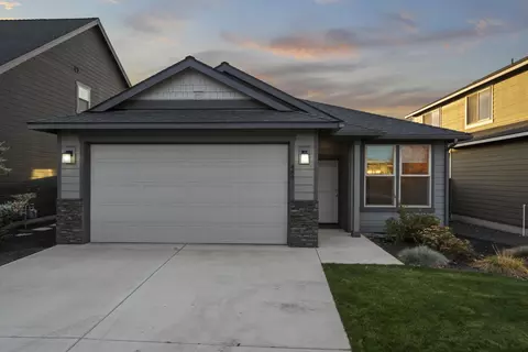489 NW 29th St, Redmond, OR 97756