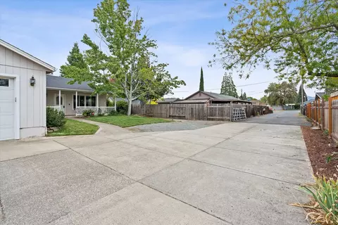 531 Bush St, Central Point, OR 97502