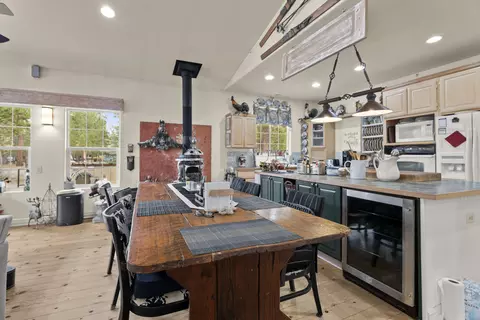 Dining - 152113 Silver Spur Rd, La Pine, OR 97739 photo 1 of 3
