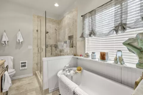 Bath - 152113 Silver Spur Rd, La Pine, OR 97739 photo 2 of 2
