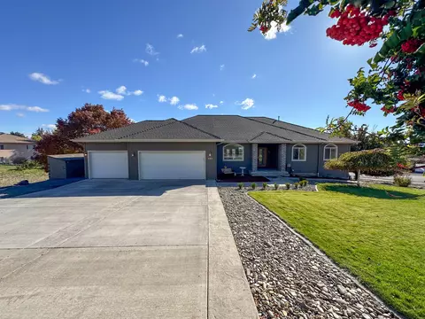360 Basin View Ct, Klamath Falls, OR 97603