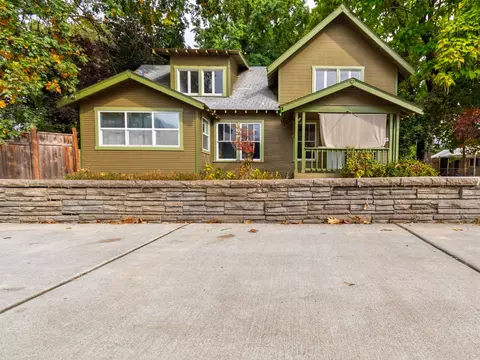 419 E Main St, Rogue River, OR 97537