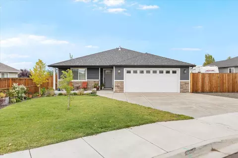 686 Sheffield Dr, Eagle Point, OR 97524