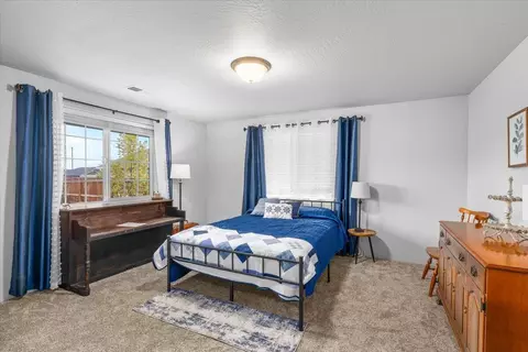 Bedroom - 686 Sheffield Dr, Eagle Point, OR 97524 photo 2 of 5